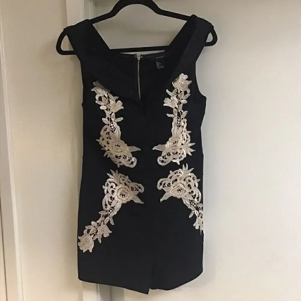 NWOT~Forever 21 Black/Ivory Lace Applique Accent One Piece Playsuit Romper Sz L